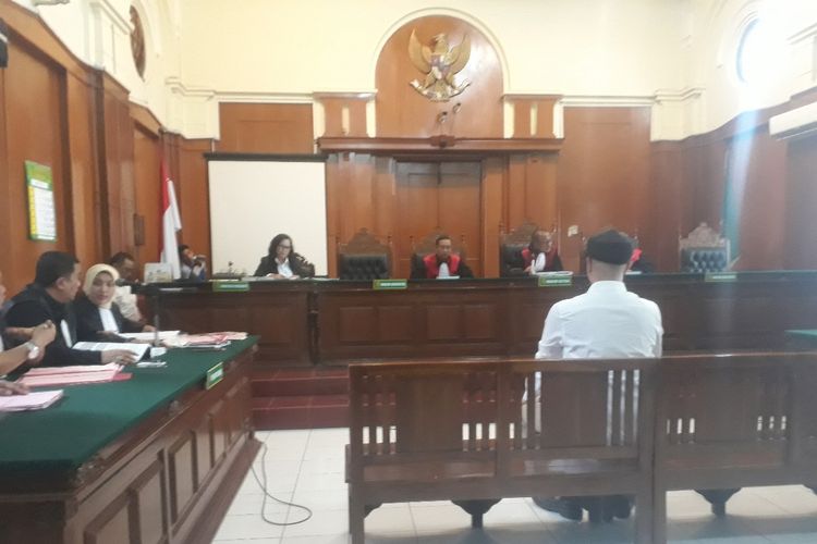 Sidang lanjutan perkara pencemaran nama baik dengan terdakwa Ahmad Dhani di PN Surabaya, Selasa (12/3/2019)