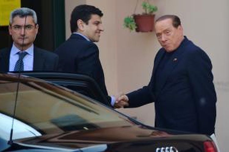 Mantan PM Italia Silvio Berlusconi, Jumat (9/5/2014) tiba di rumah jompo 