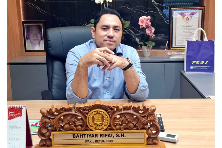 Wakil Ketua Dewan Perwakilan Rakyat Daerah (DPRD) Surabaya Bahtiyar Rifai meminta agar program beasiswa kepada sekitar 8.000 siswa pendidikan anak usia dini (PAUD) dan taman kanak-kanak (TK) dipastikan terlebih dahulu dari sisi penganggaran, mekanisme penyaluran, serta sistem pengawasan agar tepat sasaran 