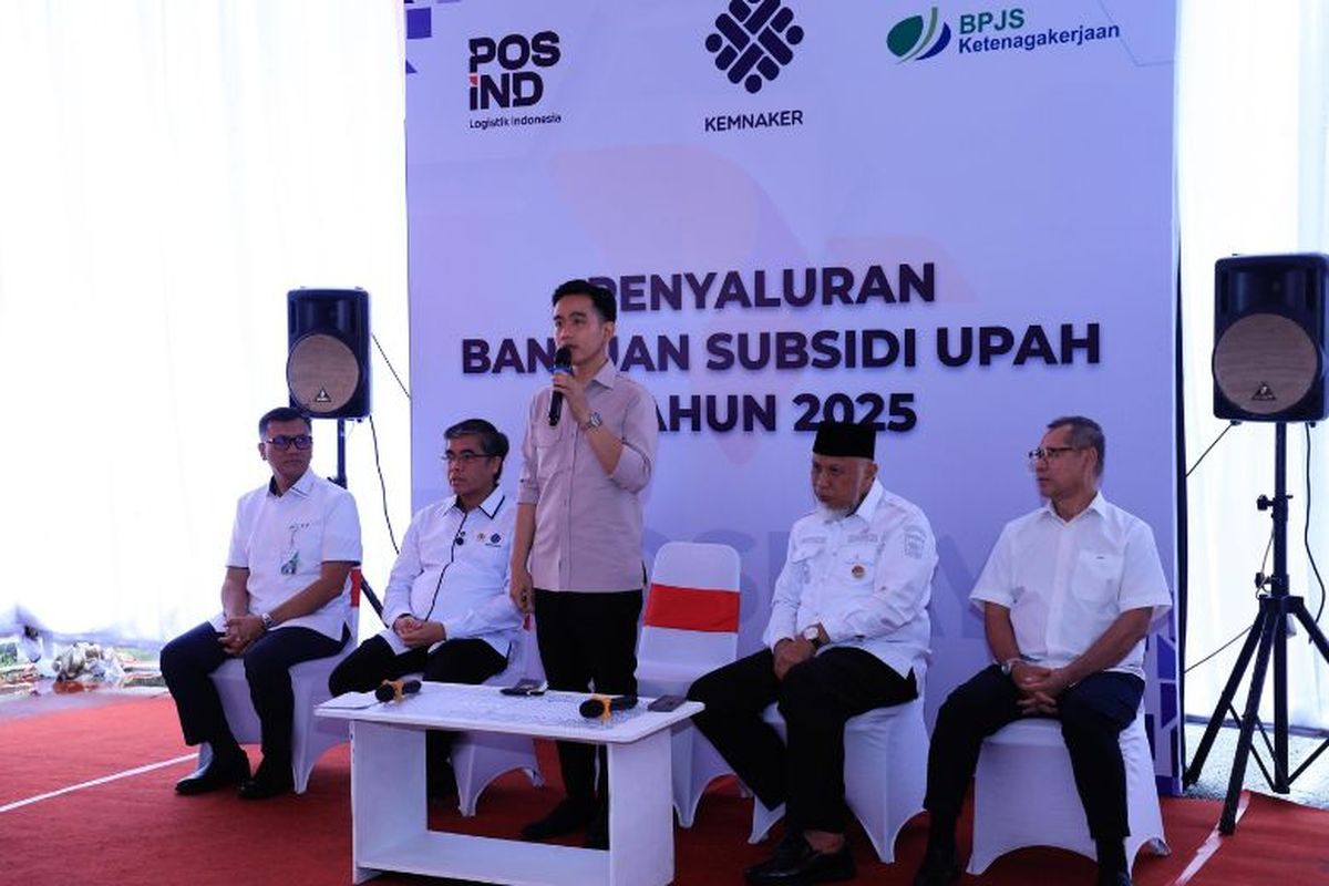 Wapres Gibran meninjau langsung penyaluran BSU 2025.