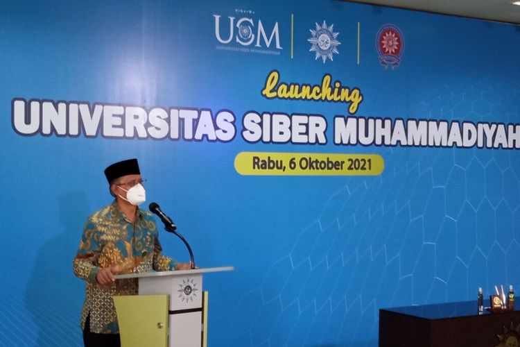 Haedar Nashir saat meluncurkan Universitas SiberMU, di Kantor PP Muhammadiyah Rabu (6/10/2021)