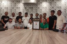 Main Badminton dan Lantik Pengurus di Jalan Raya, PBSI Sulteng Terima Serifikat MURI