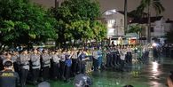 Malam-malam, 734 Personel TNI-Polri Sisir Preman di Jakbar