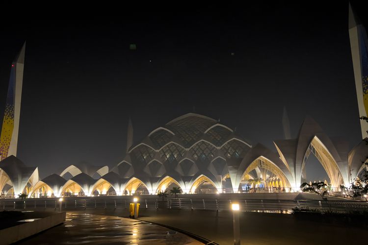 Masjid Al Jabbar Sebelum Lampu Dinyalakan (27/12/2025).