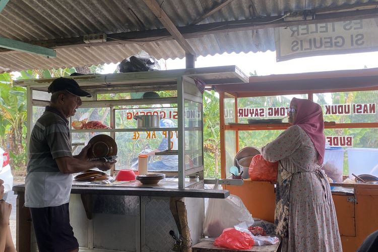 Harga Beras Naik, Pedagang Nasi Uduk di Bandar Lampung Terpaksa Naikkan Harga