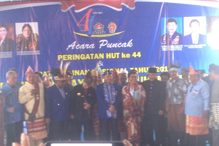 Menteri KKP Susi Pudjiastuti dan perwakilan HSNI saat peringatan HUT ke-44 HSNI di Pantai Depok, Bantul, Yogyakarta, Minggu (21/5/2017)