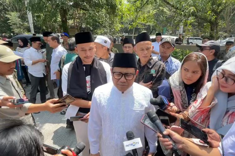 Bacawapres Muhaimin Iskandar atau Cak Imin saat ditemui di Masjid Al-Fathu, Soreang, Kabupaten Bandung, Jawa Barat pada Jumat (15/9/2023)