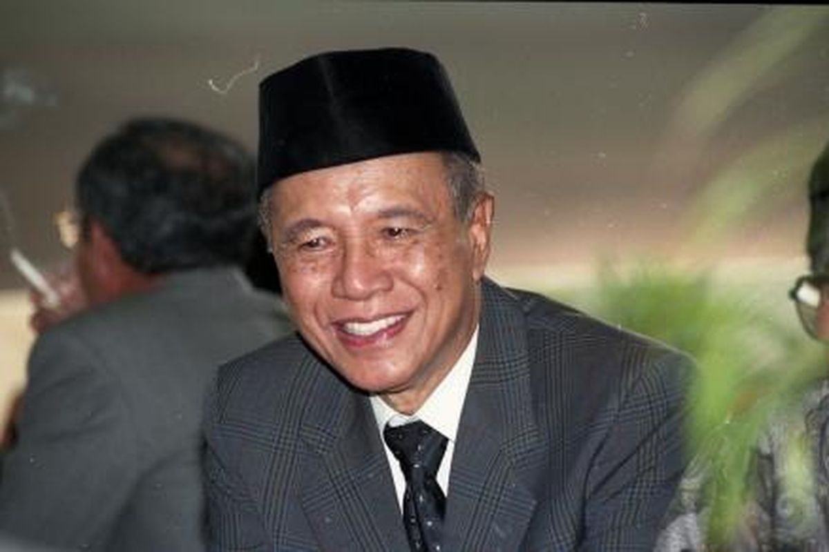Gubernur DKI Jakarta 1987-1992, Wiyogo Atmodarminto.