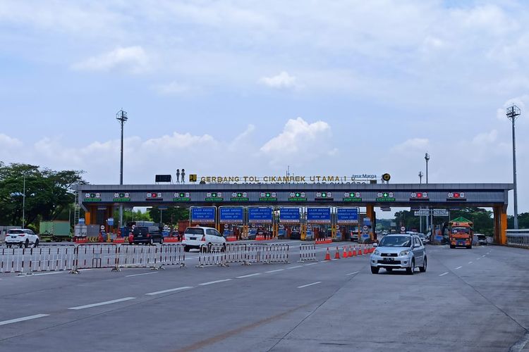 Gerbang Tol (GT) Cikampek Utama 1.