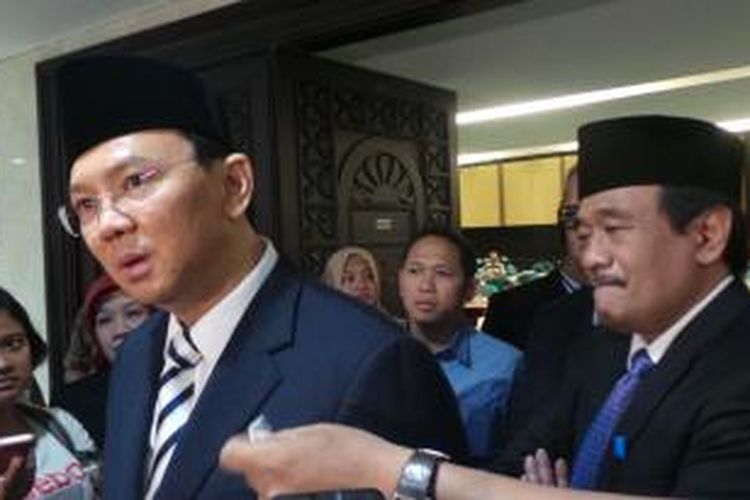 Gubernur DKI Jakarta Basuki Tjahaja Purnama bersama Wakil Gubernur DKI Jakarta Djarot Saiful Hidayat seusai rapat paripurna di DPRD DKI, Sabtu (19/12/2015).