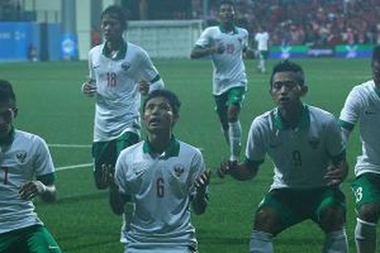 Evan Dimas dkk menang atas Singapura dan memastikan lolos ke semifinal SEA Games, Kamis (11/6/2015).