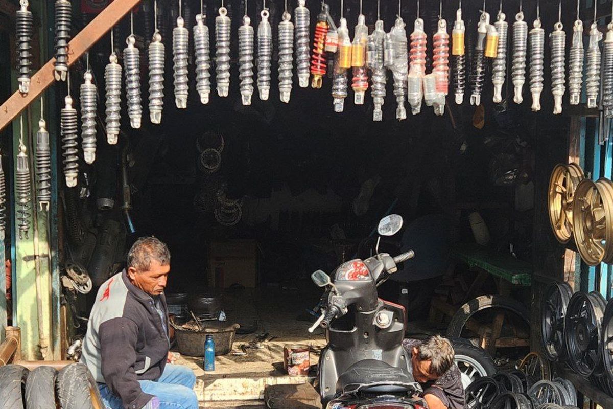 Bengkel suspensi Cipondoh pilih copotan original daripada CKD demi jaminan mutu, keawetan, dan kepuasan pelanggan.