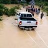 Dramatis, Warga Selamatkan 5 Penumpang Mobil yang Terjebak Banjir di Jambi