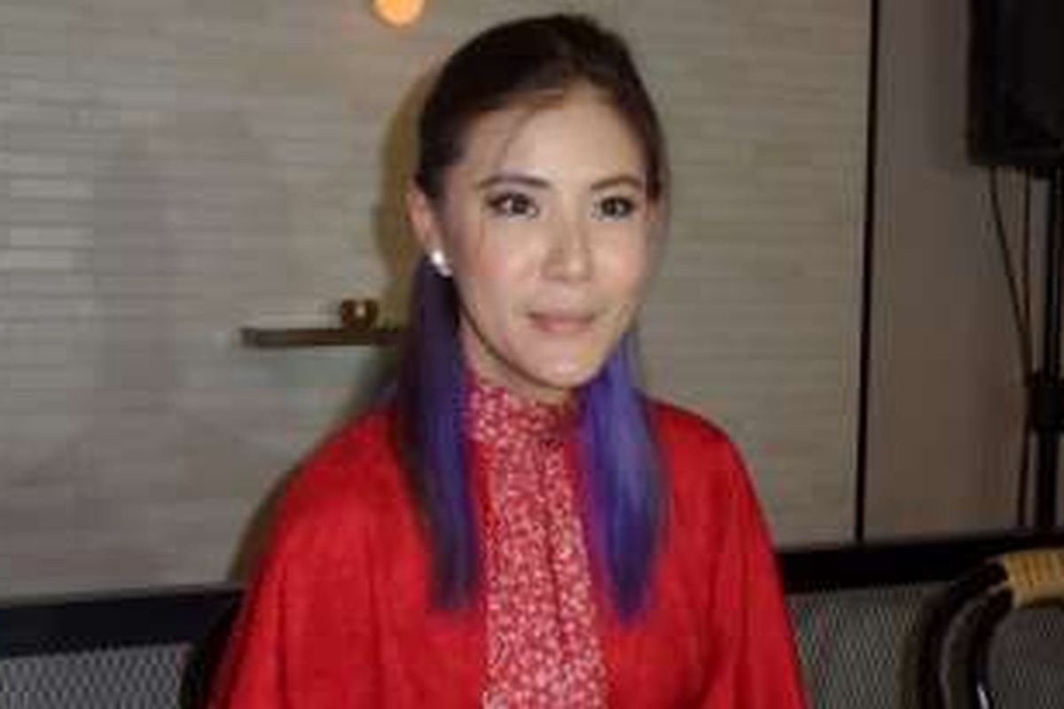 Olga Lydia diabadikan usai pengukuhan juri FFI 2016 di GIA Restaurant, Jakarta Pusat, Senin (17/10/2016).