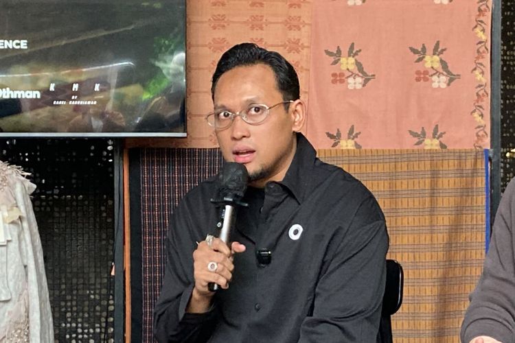 OTHMAN Hadirkan Busana Pria Modern Berbalut Tenun Sobi di Lungsara
