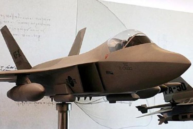 Model pesawat tempur KF-X ini ditampilkan di bagian depan perusahaan penerbangan Korea Aerospace Industries (KAI) di Sacheon, Korea Selatan. Riset untuk pembuatan prototipe pesawat tempur generasi 4,5 ini masih berlangsung sampai 2021. Proyek dijadwalkan rampung pada 2026 dengan produksi 250 pesawat tempur untuk Korea dan Indonesia. 