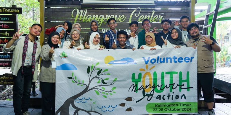 Para peserta Youth Mangrove Action 2024. 