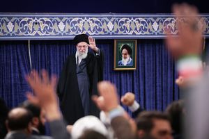 Media Iran Sebut Putri, Menantu, dan Cucu Khamenei Tewas Usai Iran Diserang