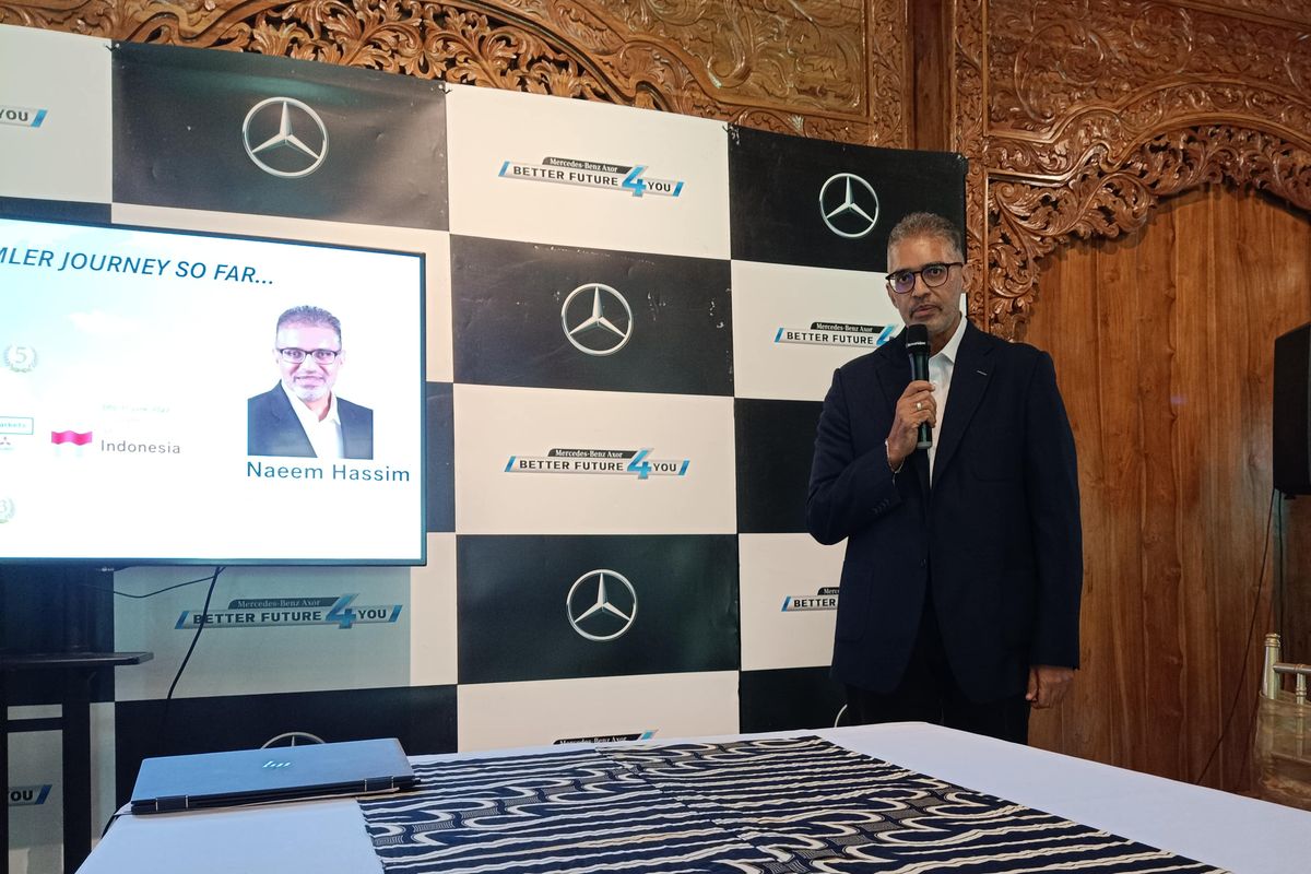 Naeem Hassim, President Director PT Daimler Commercial Vehicles Indonesia