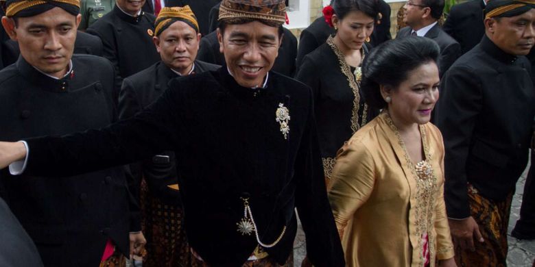 Baju Jawi Jangkep Dan Kebaya Pakaian Tradisional Jawa Tengah Halaman All Kompas Com