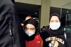 Pakai Rompi Tahanan Kejaksaan, Selebgram Medina Zein Tiba di Rutan Polda Metro Jaya