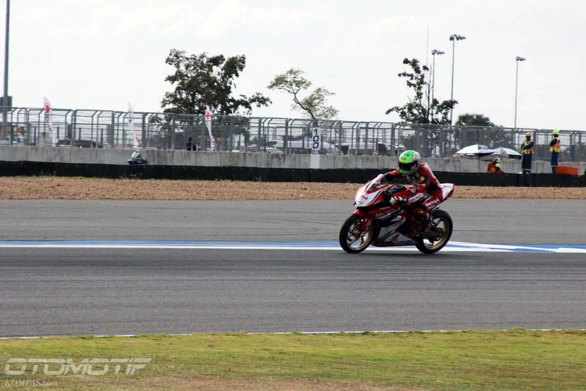 Pebalap Astra Honda Racing Team (AHRT) di Chang International Circuit, Buriram, Thailand, Jumat (1/12/2017).