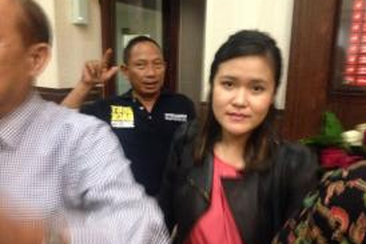 Jessica Kumala Wongso (27), saksi kasus meninggalnya Wayan Mirna Salihin (27) di Mapolda Metro Jaya, Rabu (20/1/2016). 








