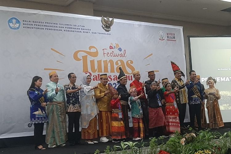 Pembukaan Festival Tunas Bahasa Ibu (FTBI) Tingkat Sekolah Dasar Provinsi Sulawesi Selatan dan Sulawesi Barat 2023 pada Kamis (9/11/2023) malam di Makassar, Sulawesi Selatan.