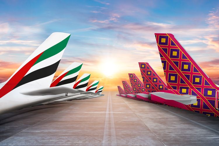 Ilustrasi pesawat Batik Air dan Emirates.