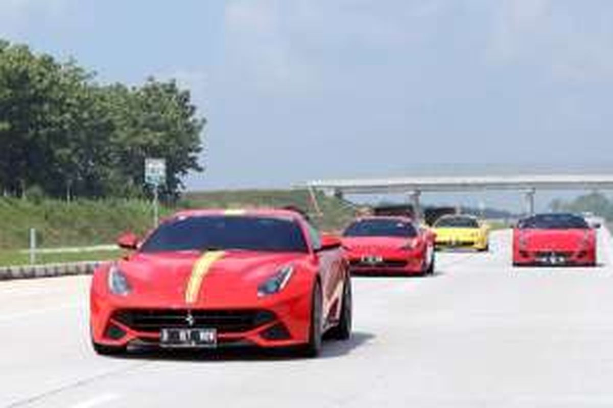 Ferrari Owner’s Club Indonesia (FOCI) mengunjungi Cirebon, Jawa Barat, lewat tol terpanjang di Indonesia, Cikopo-Palimanan.