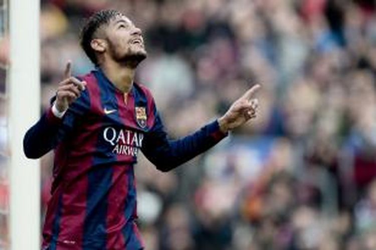 Penyerang Barcelona Neymar merayakan golnya ke gawang Levante pada pertandingan Primera Division, di Camp Nou, Minggu (15/2/2015). Laga itu berakhir 5-0. Sebanyak tiga gol dicetak Lionel Messi, sementara sartu gol lain dicetak Luis Suarez. 