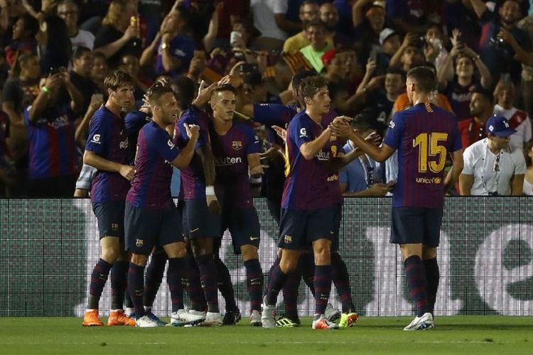 PASADENA, CA - JULY 28: Clement Lenglet #15 of Barcelona and his teammates celebrate a goal by teammate Munir El Haddadi #9 during the first half of their International Champions Cup 2018 match against the Tottenham Hotspur at Rose Bowl on July 28, 2018 in Pasadena, California.   Victor Decolongon/Getty Images/AFP