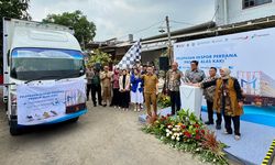 Jajaki Pasar Global, UKM Binaan Pertamina asal Mojokerto Lepas Ekspor Perdana Produk Alas Kaki
