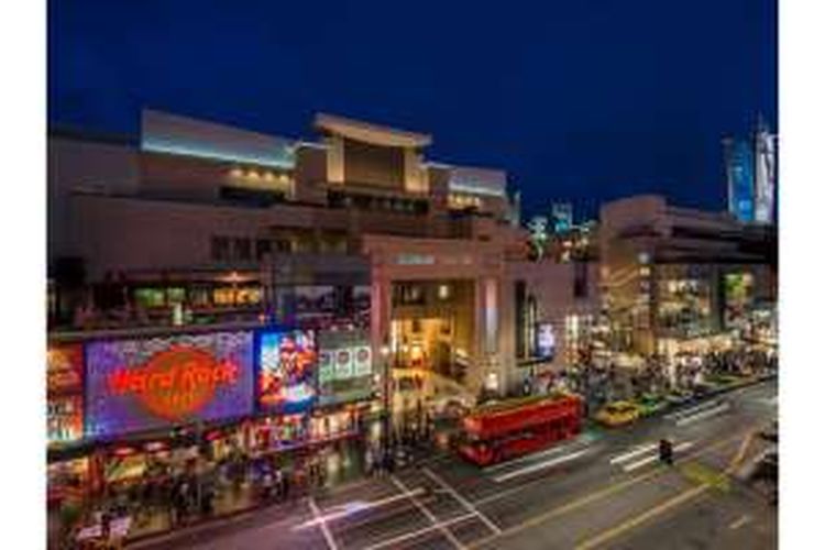 Malam hari di Hollywood Boulevard 