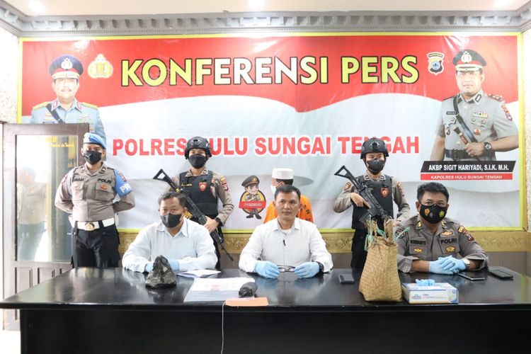 Polres HST, Kalsel menggelar konferensi pers terkait kasus pencurian organ tubuh yang dilakukan kakek 65 tahun, Rabu (13/7/2022). 