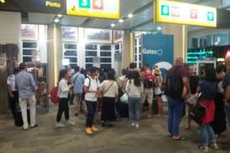 Suasana Bandara Ngurah Rai malam ini masih terkendali, Rabu(4/5/2016).