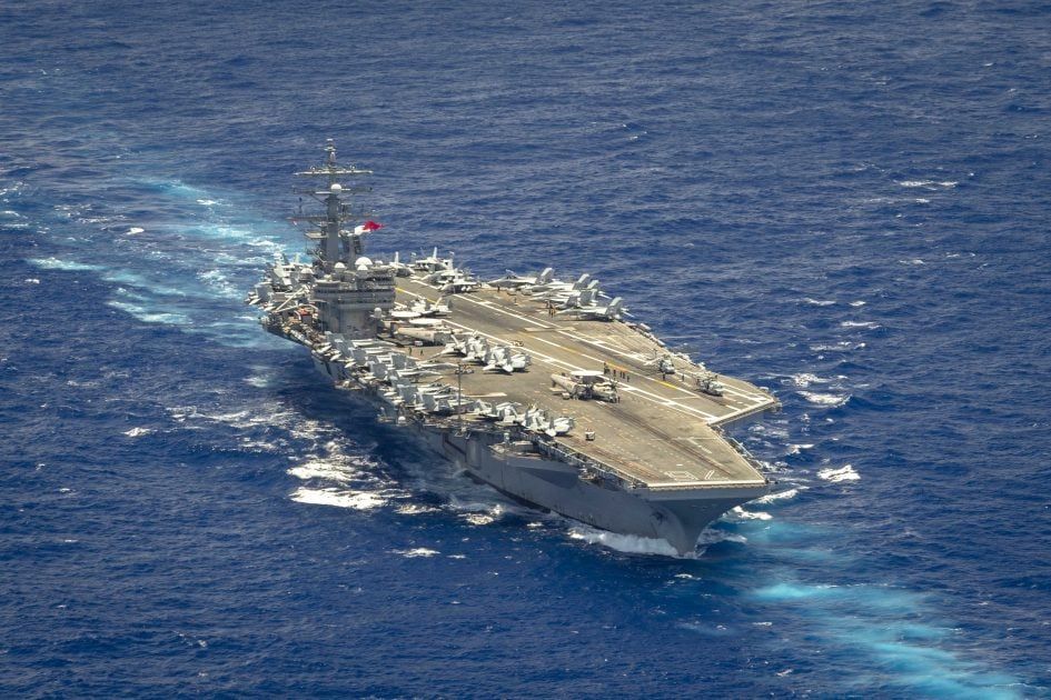 Kapal Terbesar Kedua Milik AL Amerika Serikat USS Ronald Reagan Merapat ke Bali