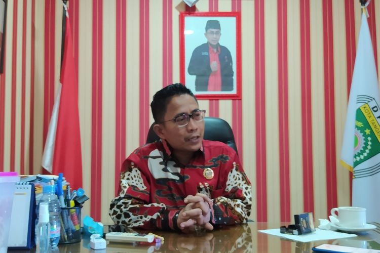 Ketua DPRD Kota Tangerang Gatot Wibowo ketika menjelaskan pentingnya vaksin Covid-19q di Gedung DPRD Kota Tangerang, Jumat (8/1/2021) sore.