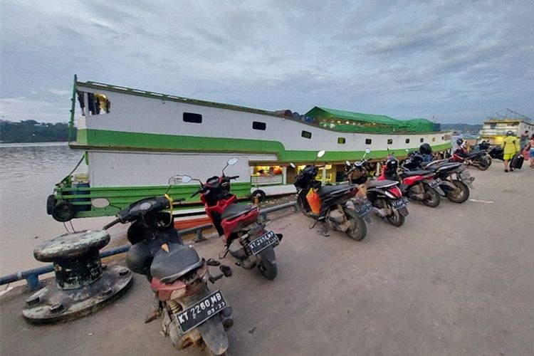 Ilustrasi angkutan sungai. 