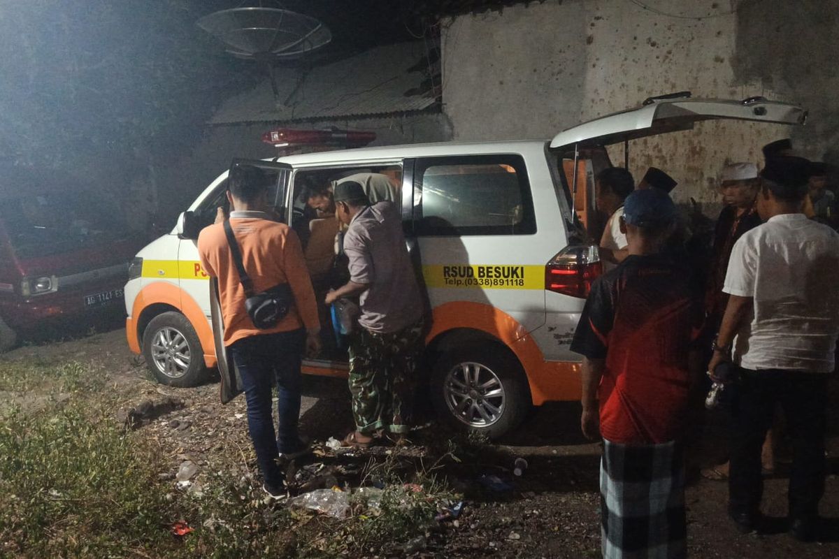 FotoPemerintah Kabupaten Situbondo Provinsi Jawa Timur memulangkan Tenaga Kerja Indonesia (TKI) bernama Suroksi (55) dari Malaysia menuju rumahnya yang berada Besuki Situbondo pada Minggu (20/7/2025).  