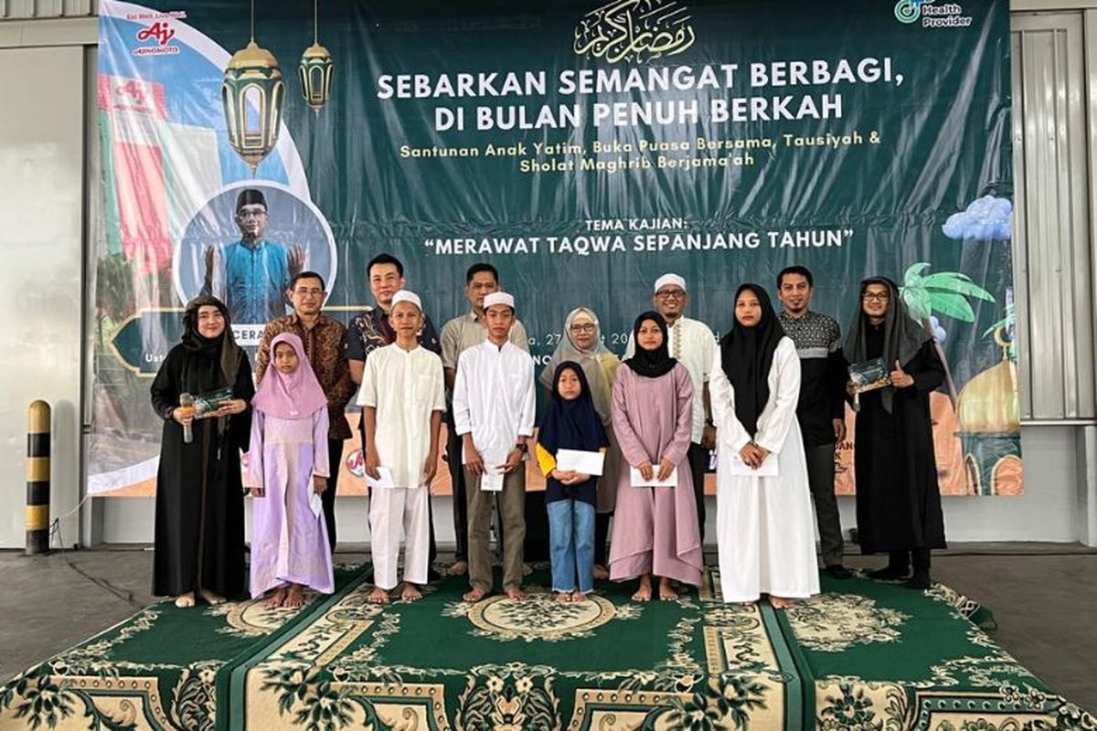 Grup Ajinomoto Indonesia berikan santunan kepada 600 anak yatim. 