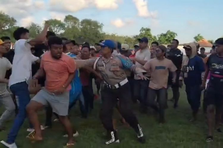 Bentrok Pemain hingga Suporter Bola di Sumenep Viral, Diduga Dipicu Keputusan Wasit