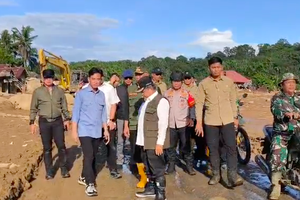 Saat Gibran Tak Pakai Sepatu Boots Ketika Cek Lokasi Terdampak Bencana di Sumatera