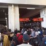 Tiang Besar di Stasiun Manggarai Ganggu Pergerakan Penumpang, Kemenhub: Untuk Ketahanan Gempa
