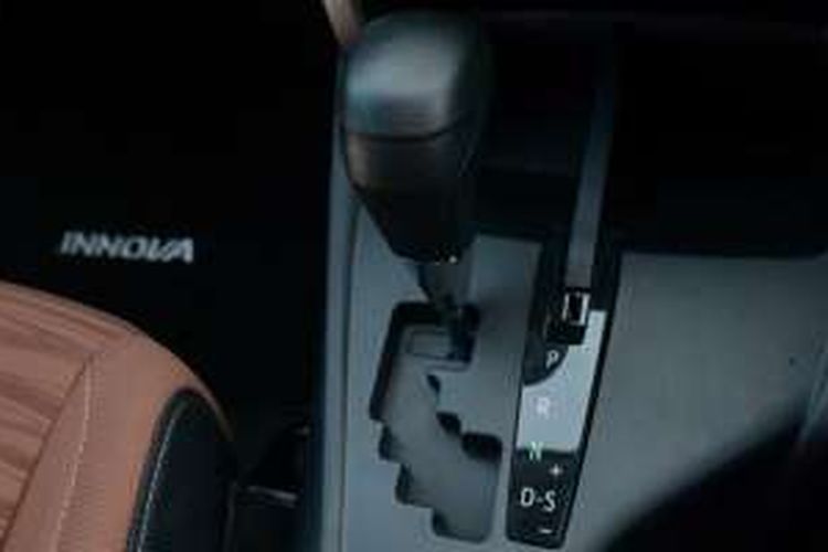 Transmisi otomatsi 6-percepatan pada Toyota All-New Kijang Innova.
