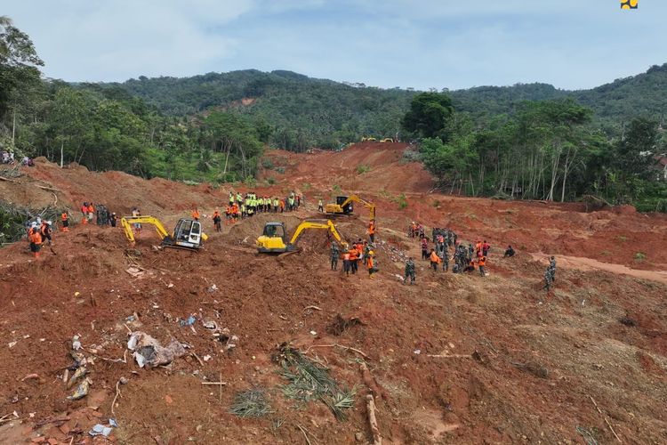 Evakuasi Longsor di Banjarnegara, 8 Unit Mini Ekskavator Diterjunkan 