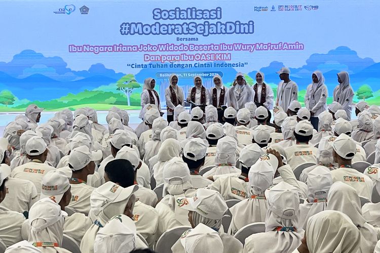 Di Hadapan Ratusan Anak Sekolah Kalimantan Timur, Iriana Jokowi Pamit