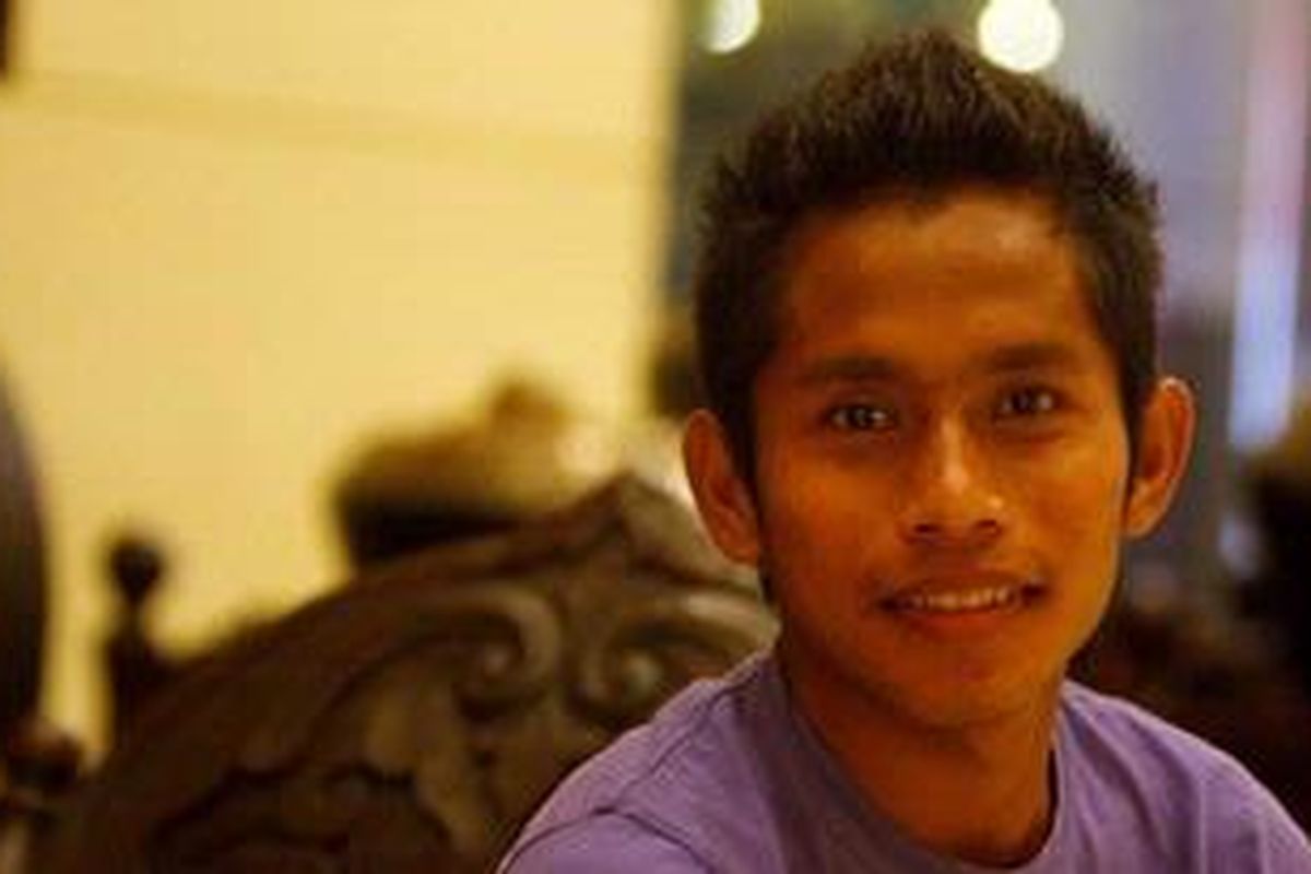 Gelandang serang Timnas Indonesia U-23 Andik Vermansyah sebelum diwawancarai Kompas.com, di Hotel Sultan, Jakarta, Sabtu (5/11/2011). KOMPAS IMAGES/BANAR FIL ARDHI