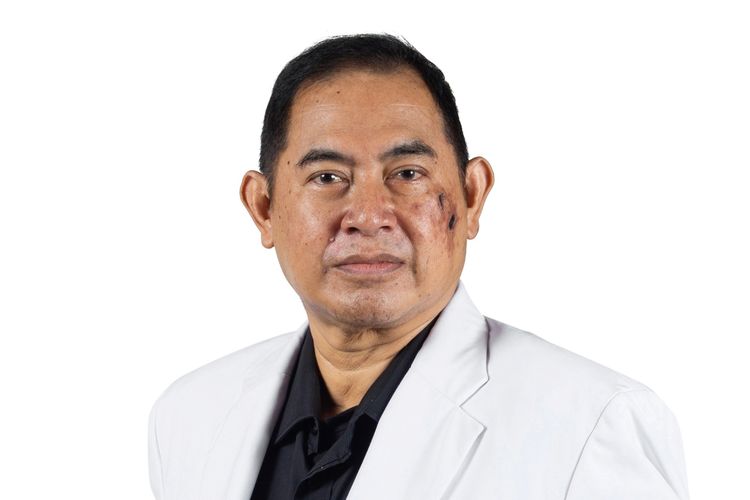 Dr. I Gusti Ngurah Adhiartha, SpPD-KEMD, FINASIM. Dokter menjelaskan berapa kadar gula darah normal sekaligus tanda awal ketika gula darah mulai naik dan perlu diwaspadai.