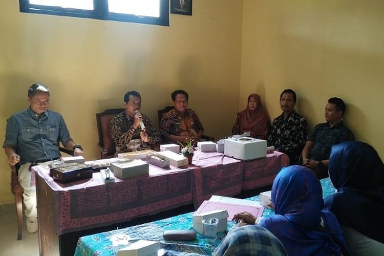 Wakil Bupati Batang Jawa Tengah memberikan sambutan kepada calon pelaku usaha yang akan berjualan di rest area tol trans jawa.